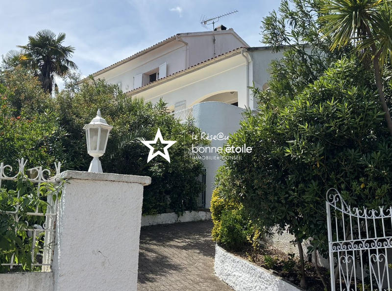 Maison - 250 m² - 8 pièces