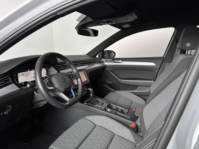 Volkswagen Passat Sw Gte 218ch Dsg Ja18 Matrix Digital Cockpit Sieges Chauf Camera Carplay Regul Acc