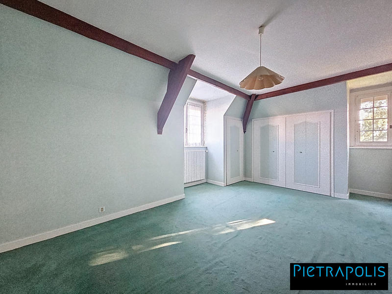 Maison traditionnelle - 220 m² - 7 pièces