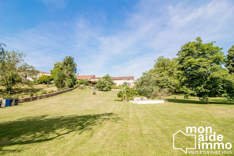 Maison - 240 m² - 15 pièces