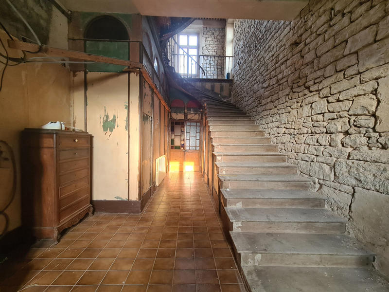 Propriété - 1 400 m² - 23 pièces