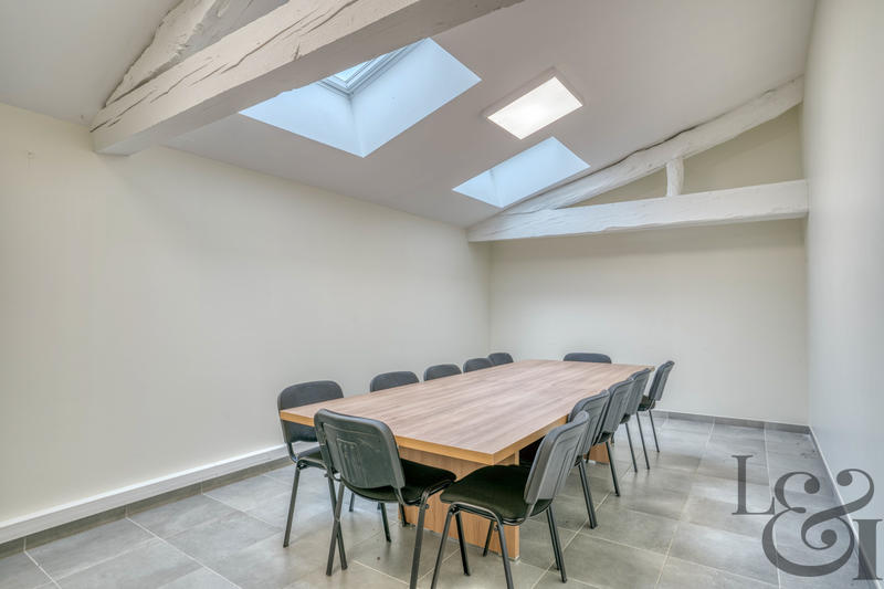 Maison - 1 039 m² - 2 pièces