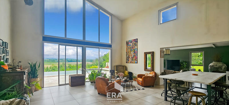 Maison - 280 m² - 8 pièces