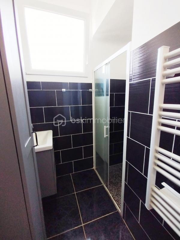 Pavillon - 180 m² - 9 pièces