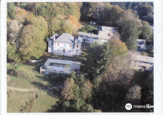 Château - 1 950 m² - 26 pièces