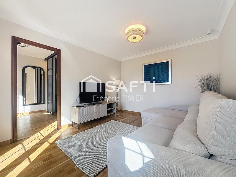 Maison - 220 m² - 8 pièces