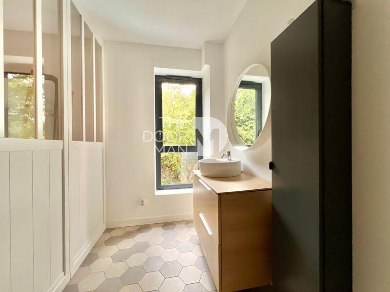 Maison - 239 m² - 7 pièces