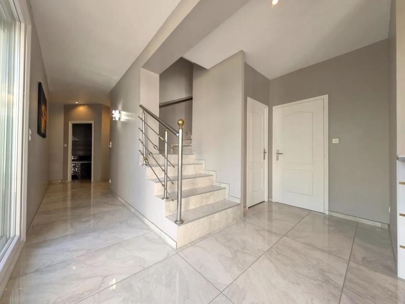 Maison - 196 m² - 6 pièces