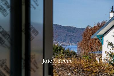 Maison contemporaine - 217 m² - 7 pièces