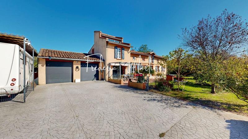 Maison - 205 m² - 8 pièces