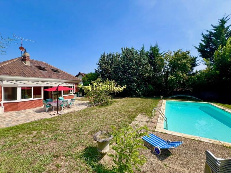 Maison - 185 m² - 8 pièces