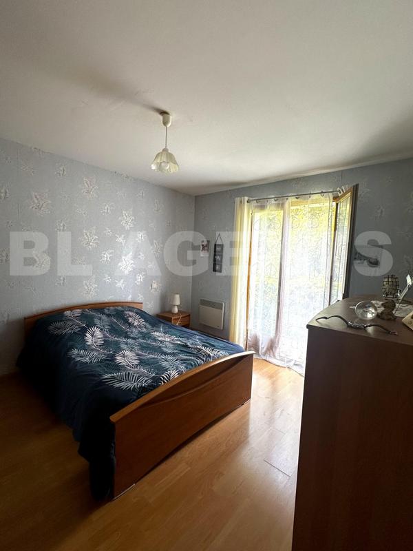 Maison - 233 m² - 9 pièces