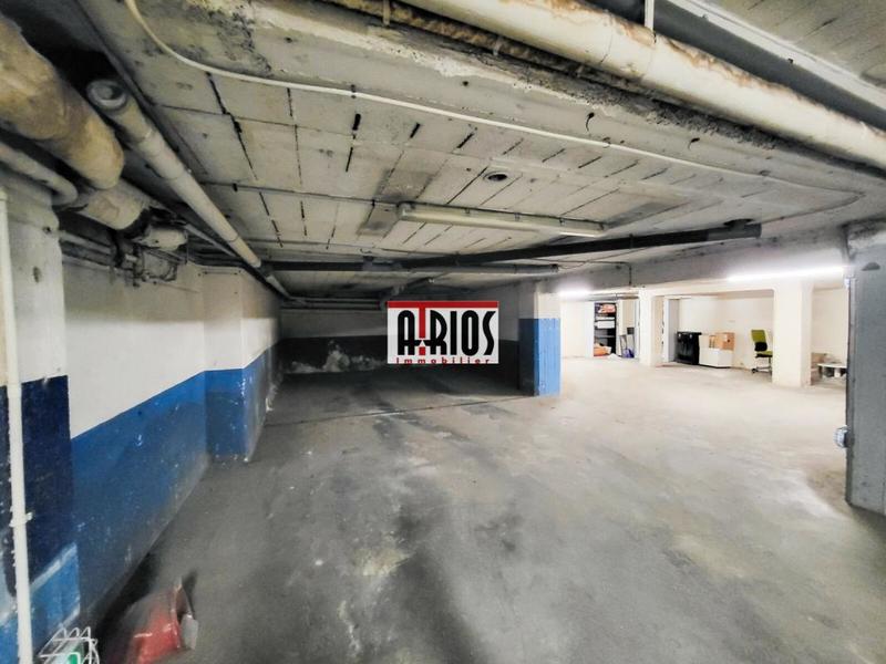 Local d'activité / Entrepôt - 242 m²