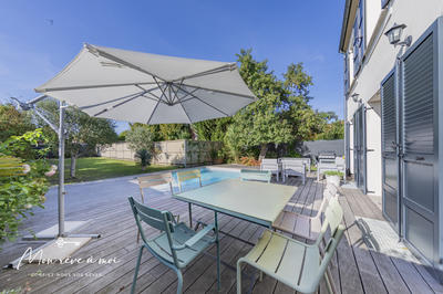 Maison - 207 m² - 8 pièces
