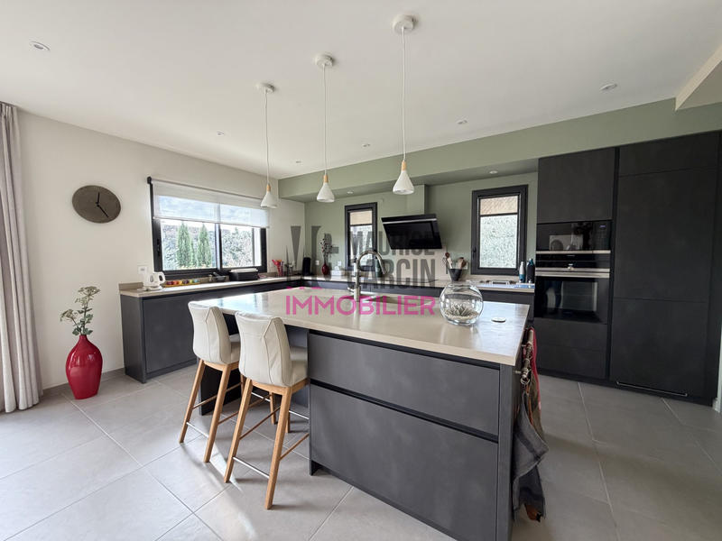 Maison - 180 m² - 6 pièces