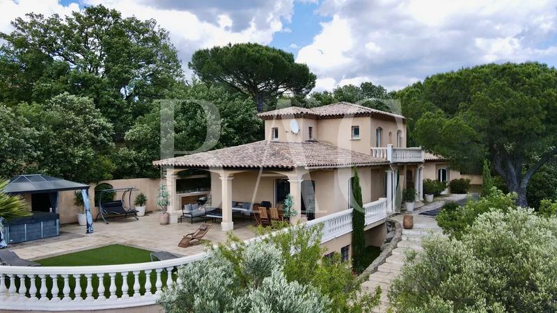 Villa - 235 m² - 8 pièces