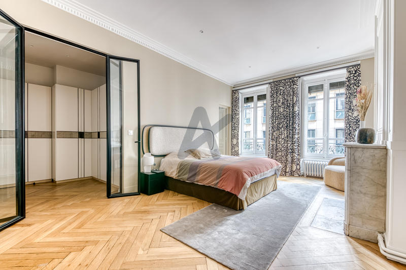Appartement - 223 m² - 5 pièces