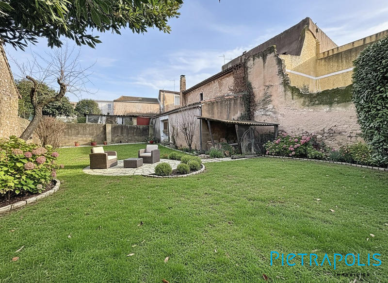 Maison - 312 m² - 11 pièces