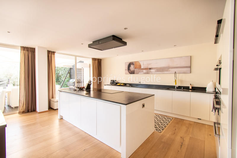 Maison - 305 m² - 7 pièces