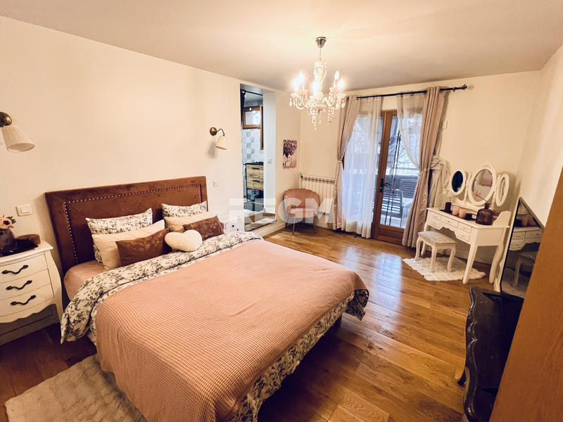 Maison - 223 m² - 7 pièces