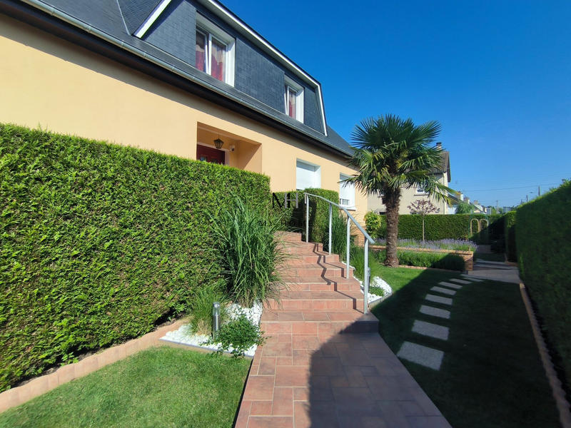 Maison - 166 m² - 9 pièces