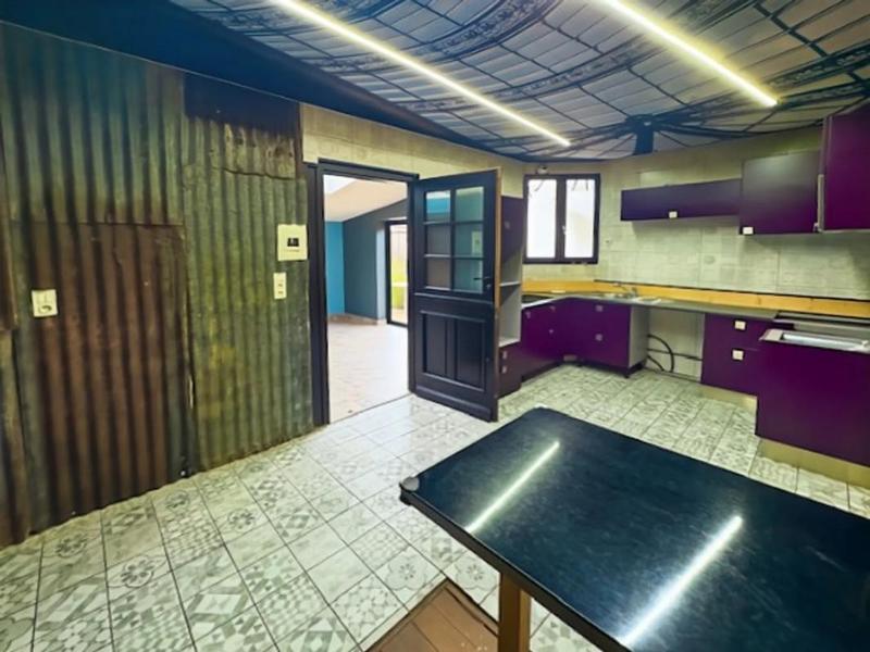 Maison - 220 m² - 6 pièces