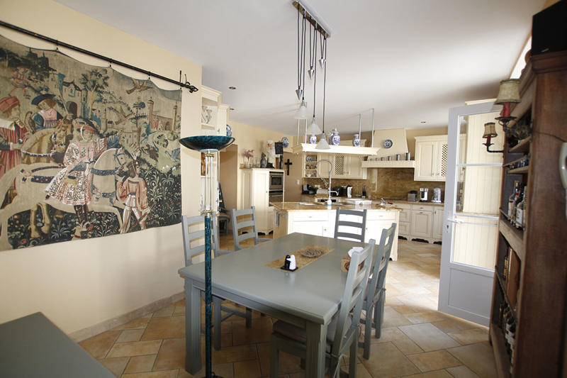 Maison - 744 m² - 20 pièces