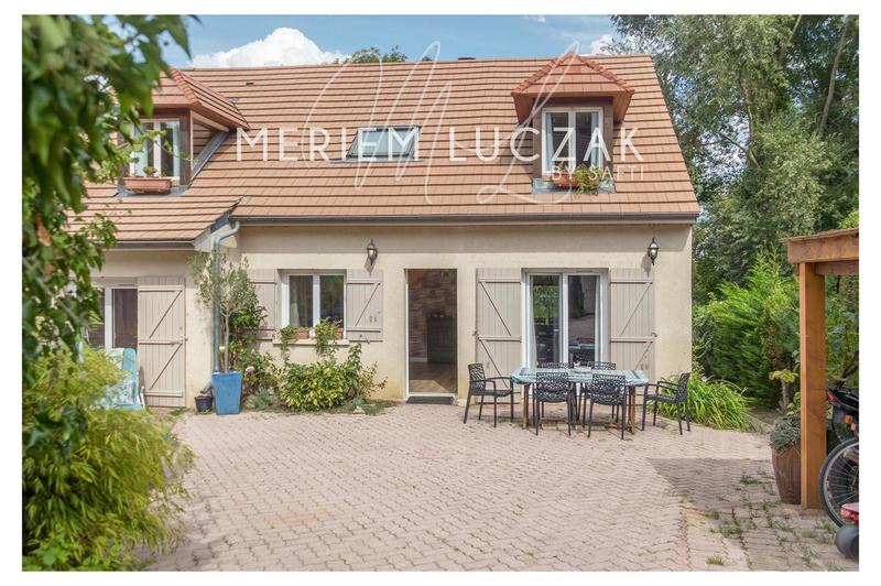 Maison - 222 m² - 8 pièces