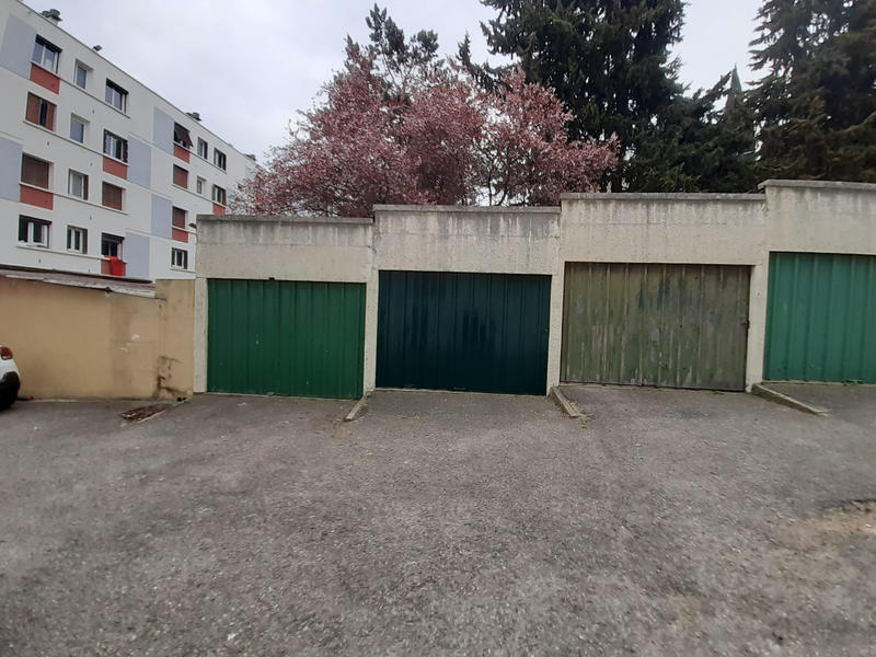 Parking / Garage - 18 m²