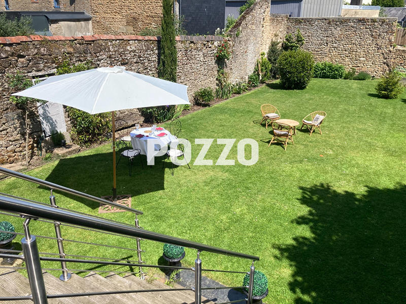 Maison - 265 m² - 9 pièces