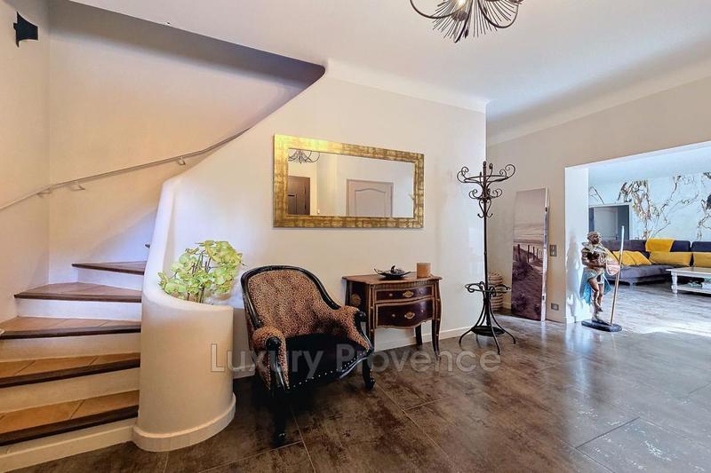 Propriété - 360 m² - 10 pièces