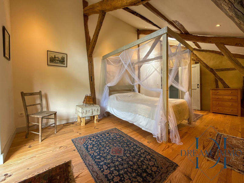 Maison - 704 m² - 22 pièces