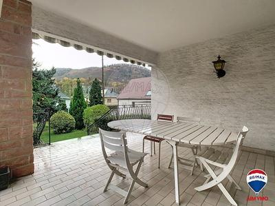 Maison - 213 m² - 8 pièces