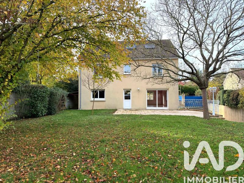 Maison - 185 m² - 8 pièces