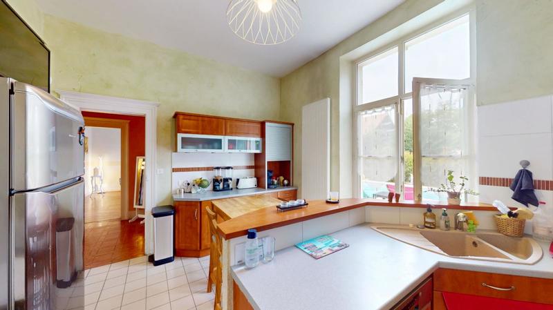 Maison - 222 m² - 9 pièces