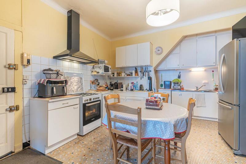 Maison - 302 m² - 8 pièces