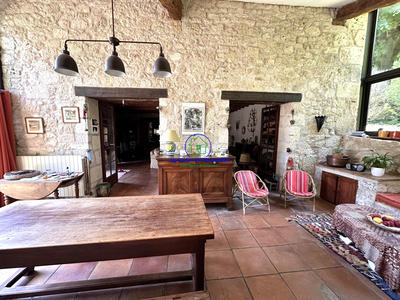 Maison - 228 m² - 8 pièces