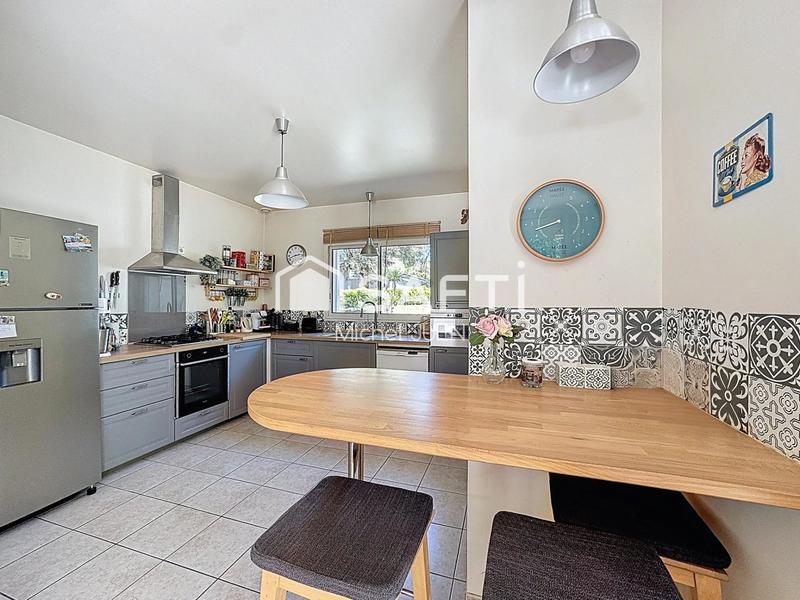 Maison - 205 m² - 6 pièces