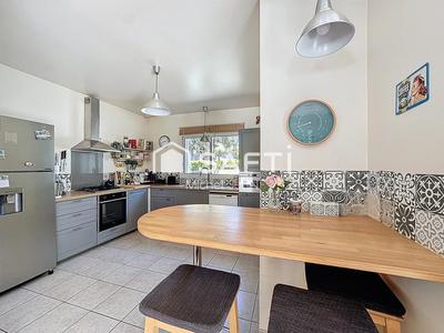 Maison - 205 m² - 6 pièces