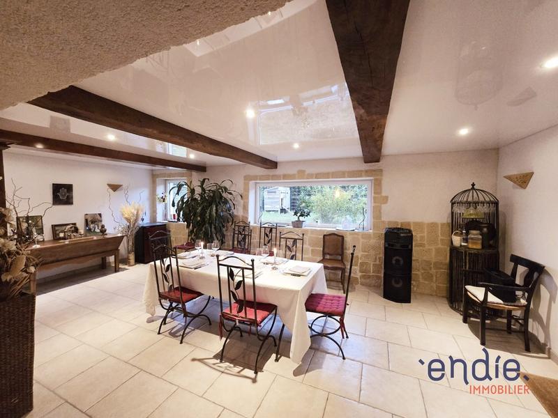 Maison - 210 m² - 7 pièces