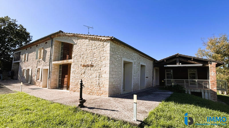 Maison - 239 m² - 7 pièces