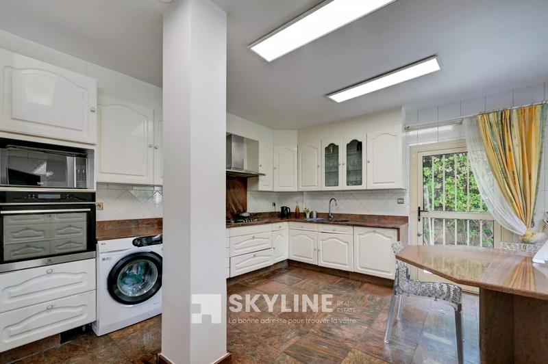 Villa - 285 m² - 9 pièces