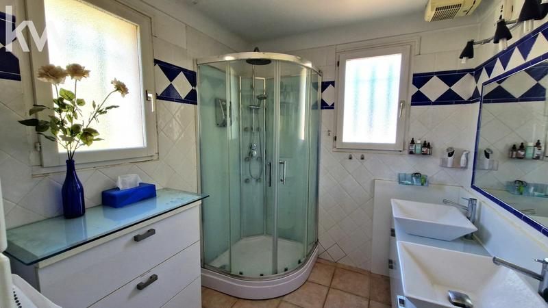 Maison provençale - 256 m² - 9 pièces