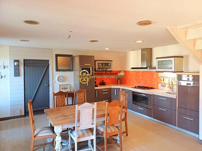 Maison - 222 m² - 5 pièces