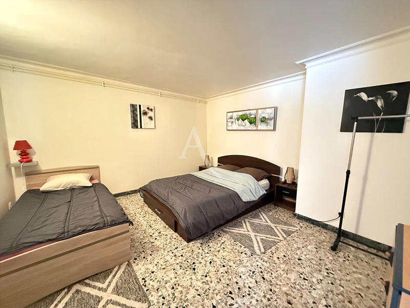 Maison - 339 m² - 11 pièces