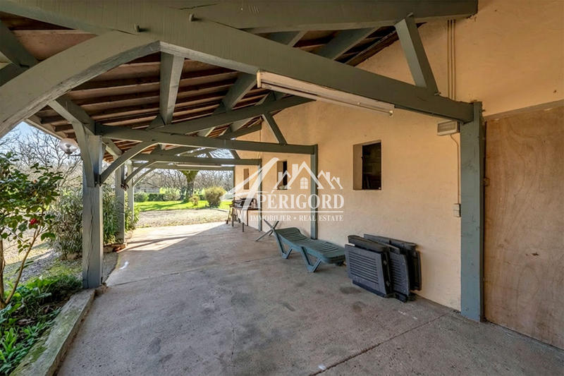 Maison - 270 m² - 10 pièces