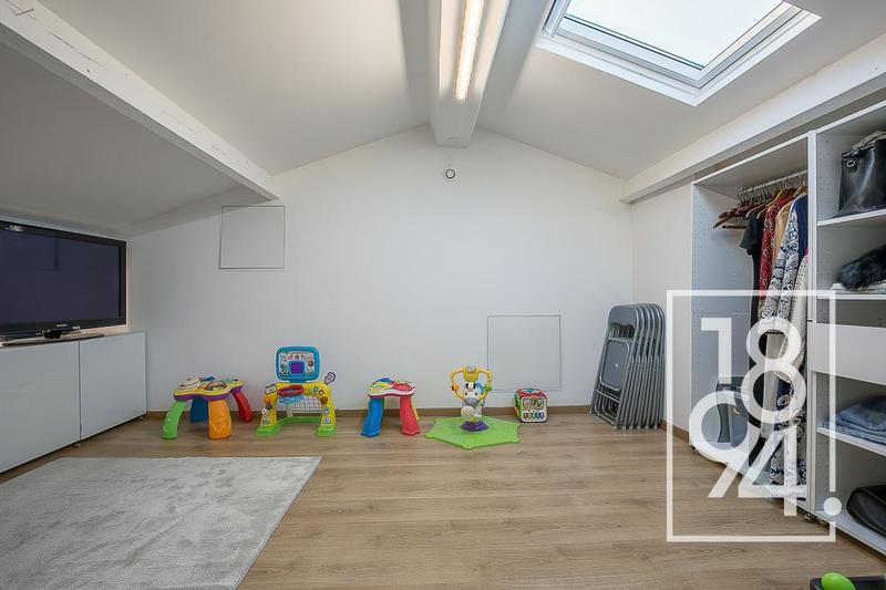 Maison - 280 m² - 7 pièces