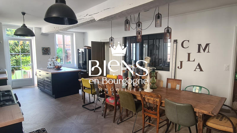 Maison - 259 m² - 8 pièces