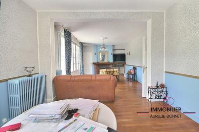 Maison - 275 m² - 14 pièces