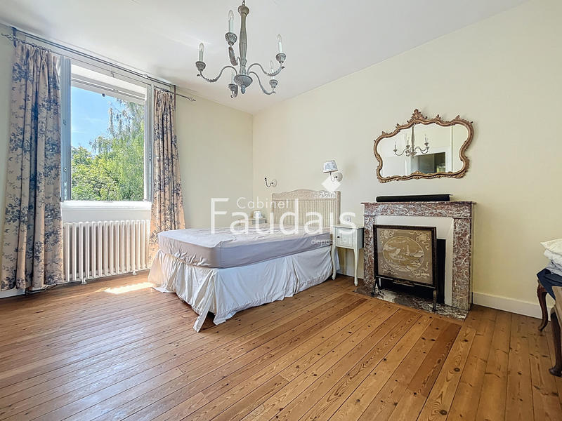 Maison - 180 m² - 7 pièces